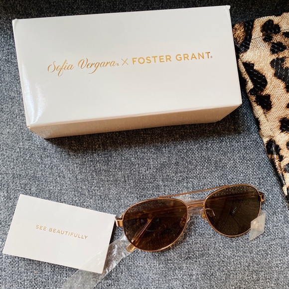 SOFIA VERGARA x Foster Grant Aviator Sunreaders ( +1.50 ) - Picture 4 of 6